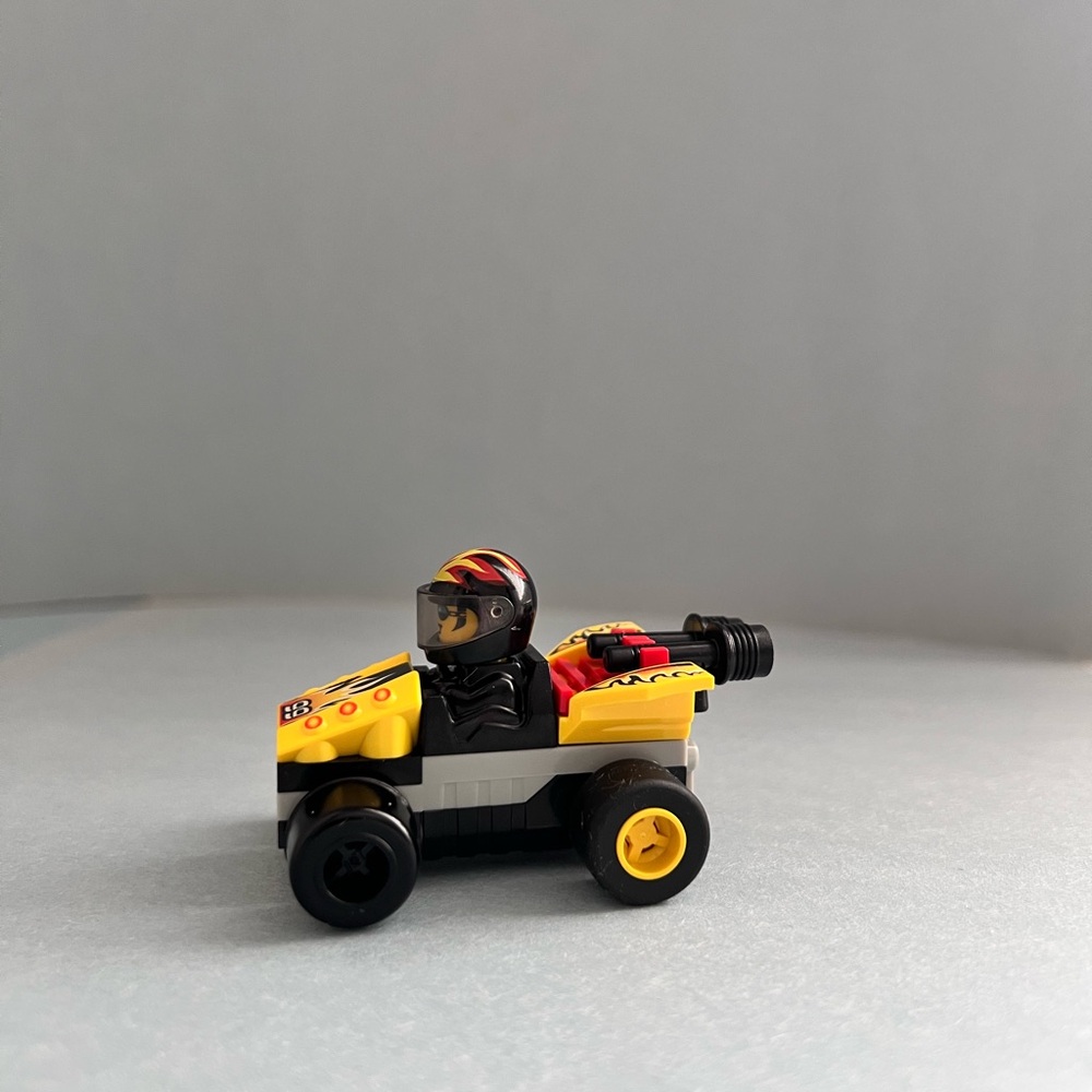 LEGO Drome Racers Track Racer Minifigure - Picture 2 of 3
